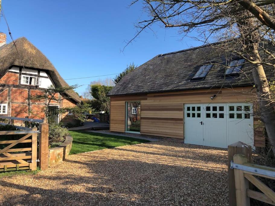 Stylish Cottage In The Pewsey Vale Marlborough Exterior foto