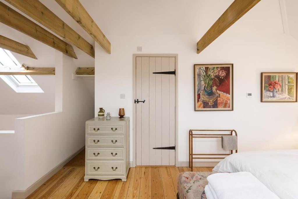 Stylish Cottage In The Pewsey Vale Marlborough Exterior foto