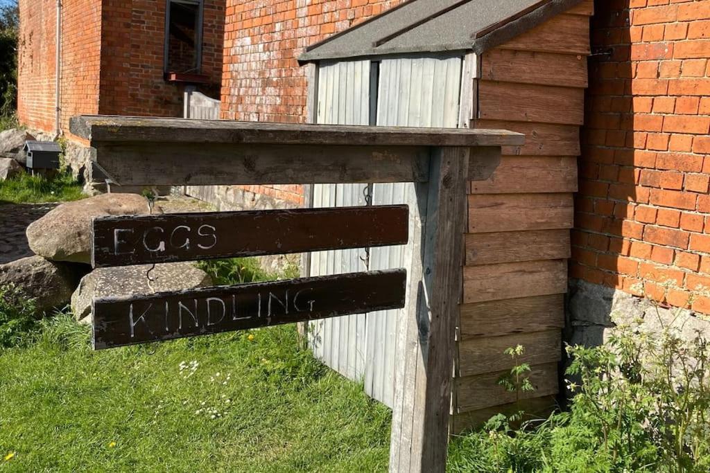 Stylish Cottage In The Pewsey Vale Marlborough Exterior foto